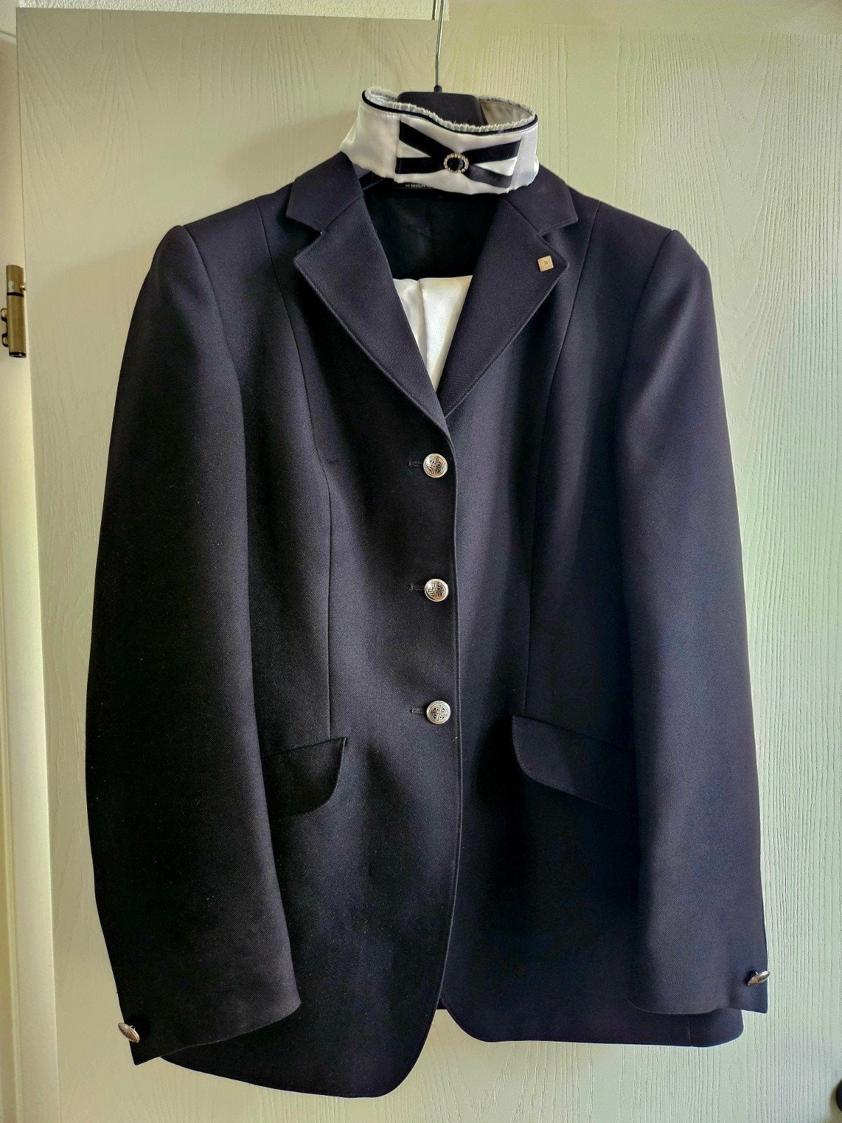 Eurostar wedstrijdjasje zwart mt 40 met 2 plastrons, Dieren en Toebehoren, Dressuur, Ophalen of Verzenden, Zo goed als nieuw, Eurostar