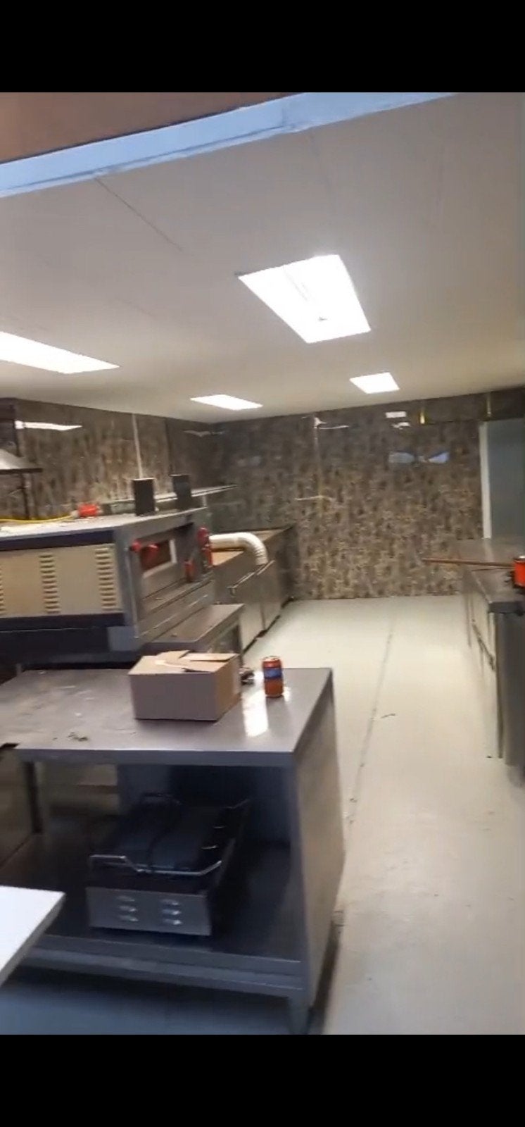 Overname; pizzeria met 2 slaapkamer woning en douche, Zakelijke goederen, Exploitaties en Overnames