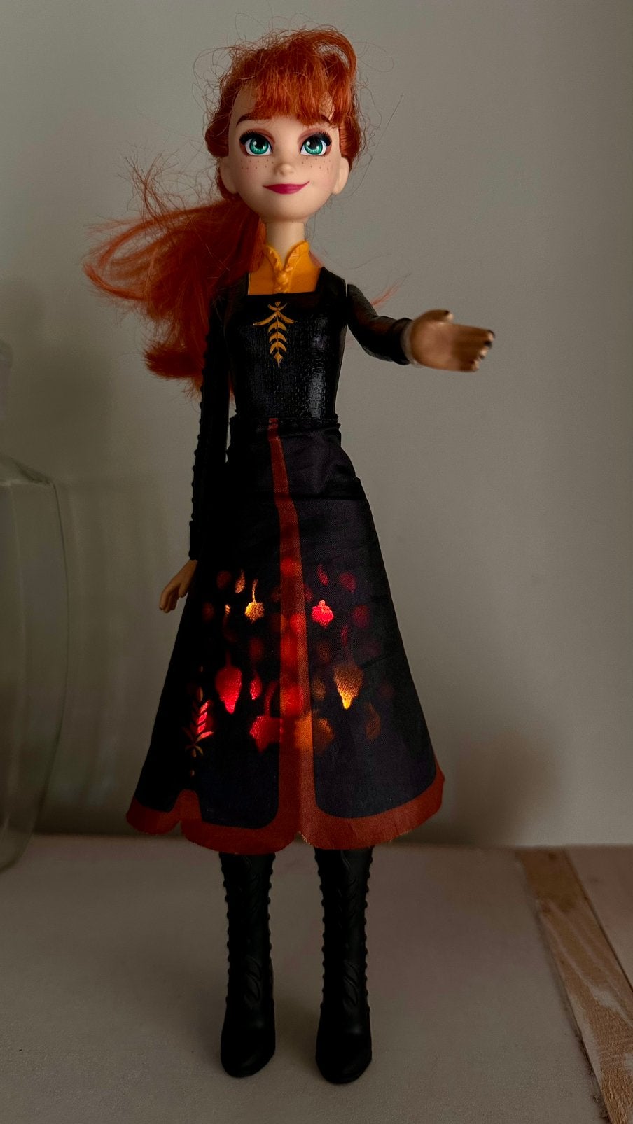 Frozen pop Anna barbie jurk met licht, Ophalen, Zo goed als nieuw, Pop