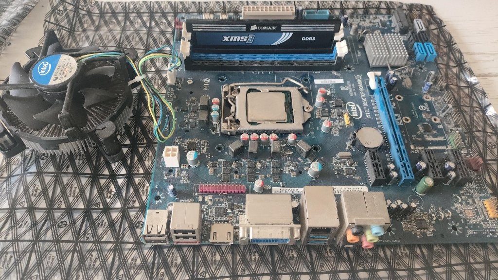 Intel Desktop Board DH77EB met i3 3220 en 4GB RAM, Computers en Software, Gebruikt, Intel, Ophalen of Verzenden, Intel Core i3