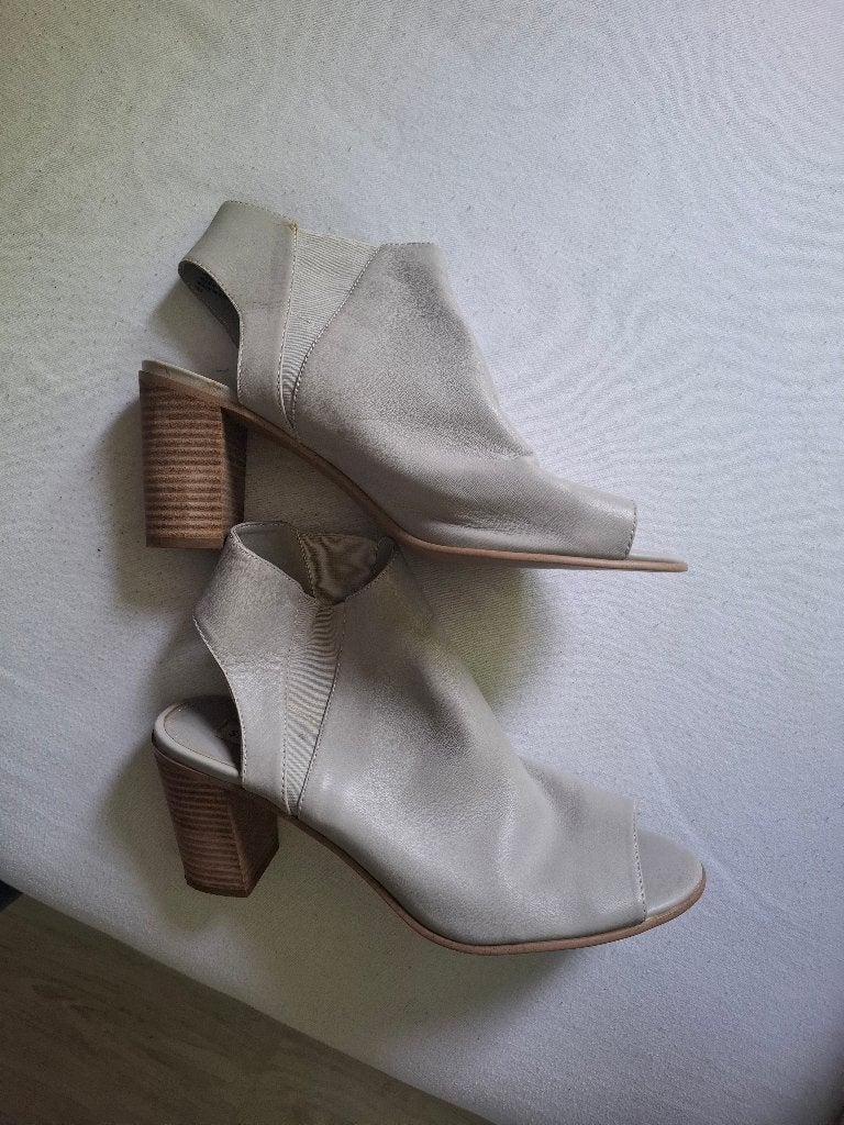 Leuke instappers hakken enkellaarsjes maat 42 Steve Madden, Beige, Lage of Enkellaarzen, Steve Madden, Ophalen of Verzenden