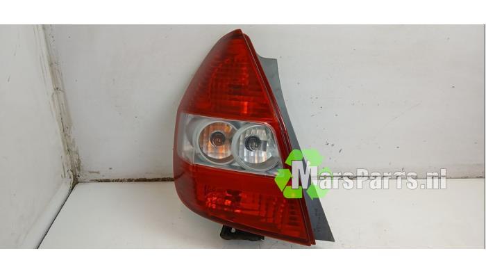 Achterlicht links van een Honda Jazz