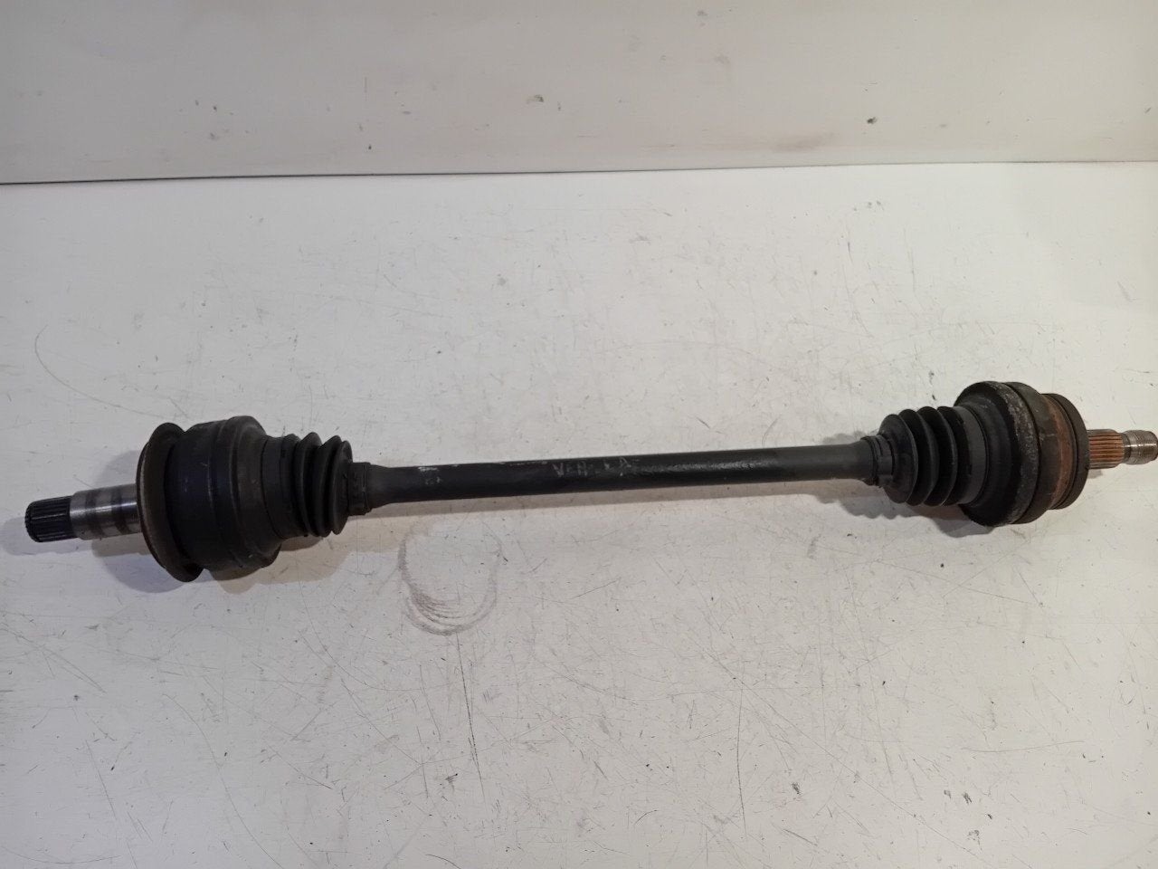 Aandrijfas links achter Mercedes-Benz C-Klasse, Onderdelen@venauto.nl, Van der Ven Autorecycling B.V., Gebruikt, Ettenseweg 76, 4706 PB Roosendaal, The Netherlands