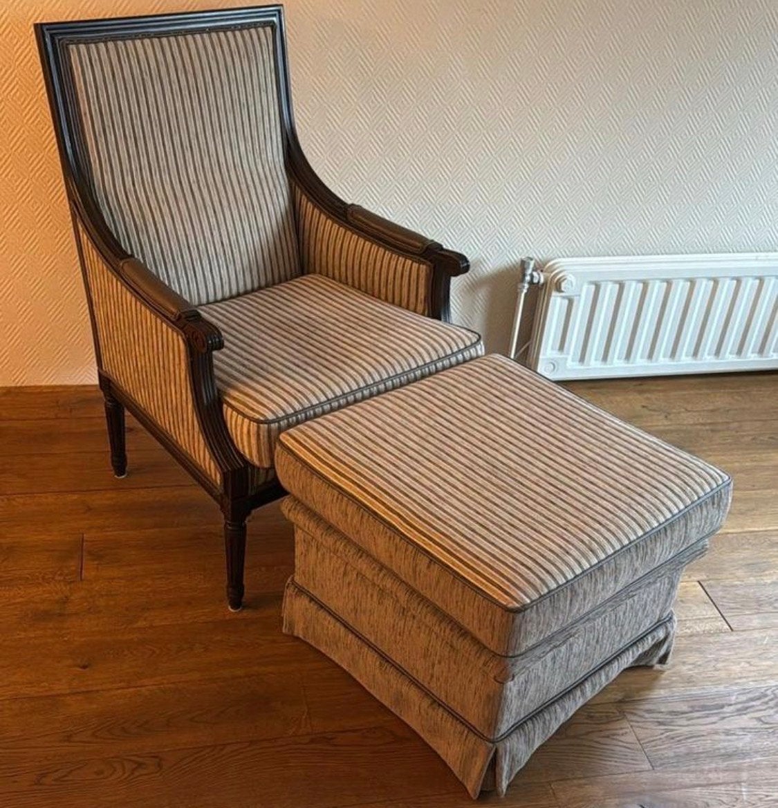 Fauteuil met hocker - bijpassende bank beschikbaar moet weg!, Ophalen, Gebruikt, Hout, 75 tot 100 cm