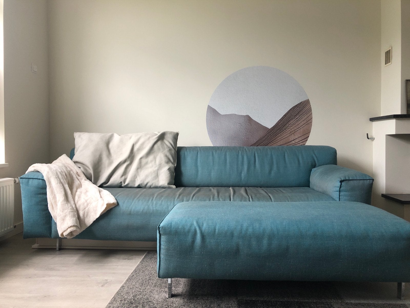 Rolf Benz bank met hocker en los kussen: stijlvol design, Ophalen, Gebruikt, Driepersoons, 75 tot 100 cm