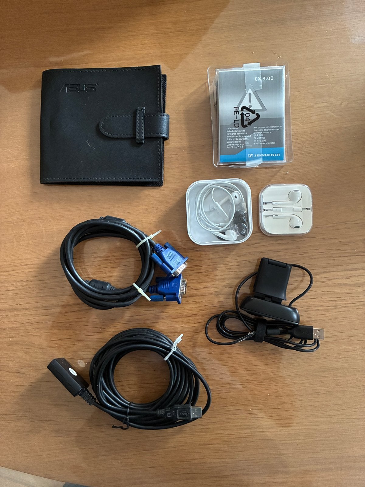 Diverse elektronica: oordopjes, webcam, kabels, CD-mapje, In-ear, Gebruikt, Sennheiser, Ophalen of Verzenden