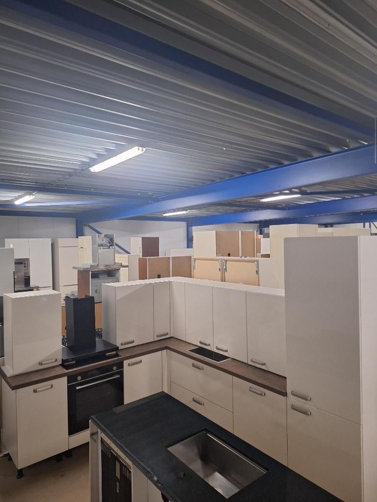 Keuken Compleet met APP 120Keukens op voorraad Nr. 2921, Ophalen of Verzenden, Zo goed als nieuw, Hoekkeuken, Met kookeiland