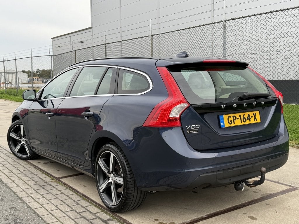 2.0 D4 163PK / Summum Edit / Trekhaak / 2011 / Cruise / NW A, Auto's, Euro 5, Gebruikt, Zwart, 1984 cc