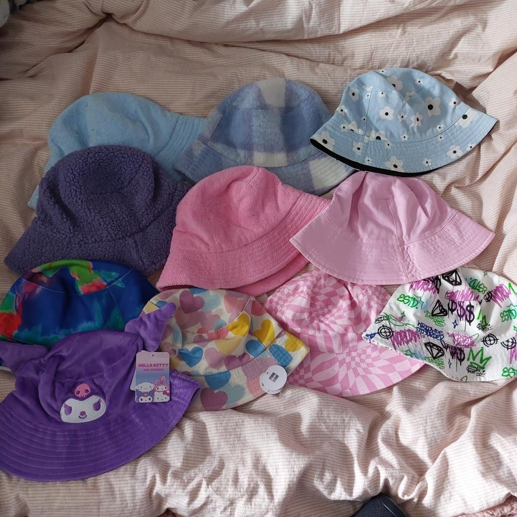 Verzameling gekleurde bucket hats/vissershoedjes, Kleding | Dames, Hoeden en Petten, Diverse merken, Hoed, Zo goed als nieuw, One size fits all