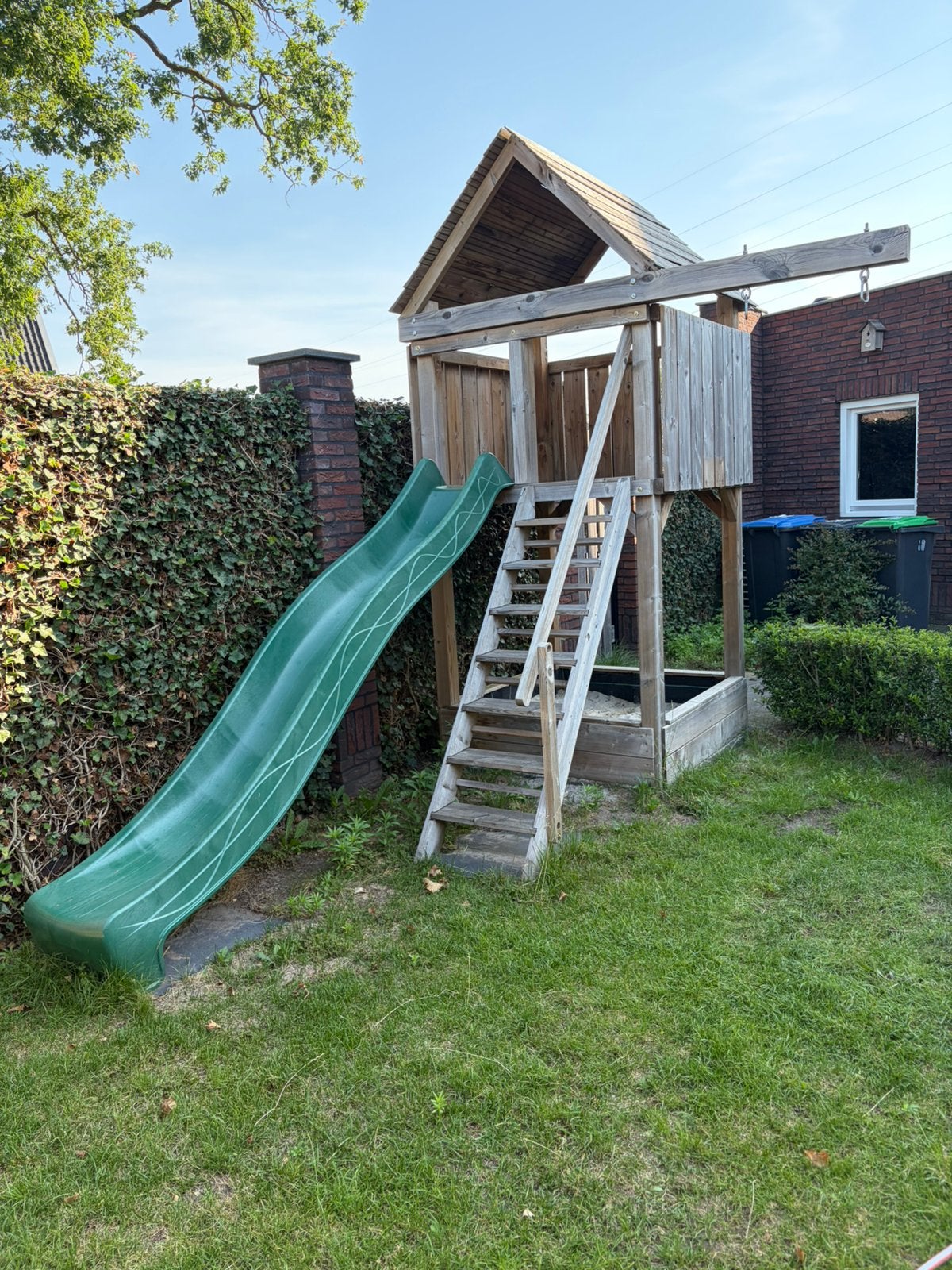 Mooi speelhuisje met glijbaan, Ophalen, Zo goed als nieuw, Glijbaan