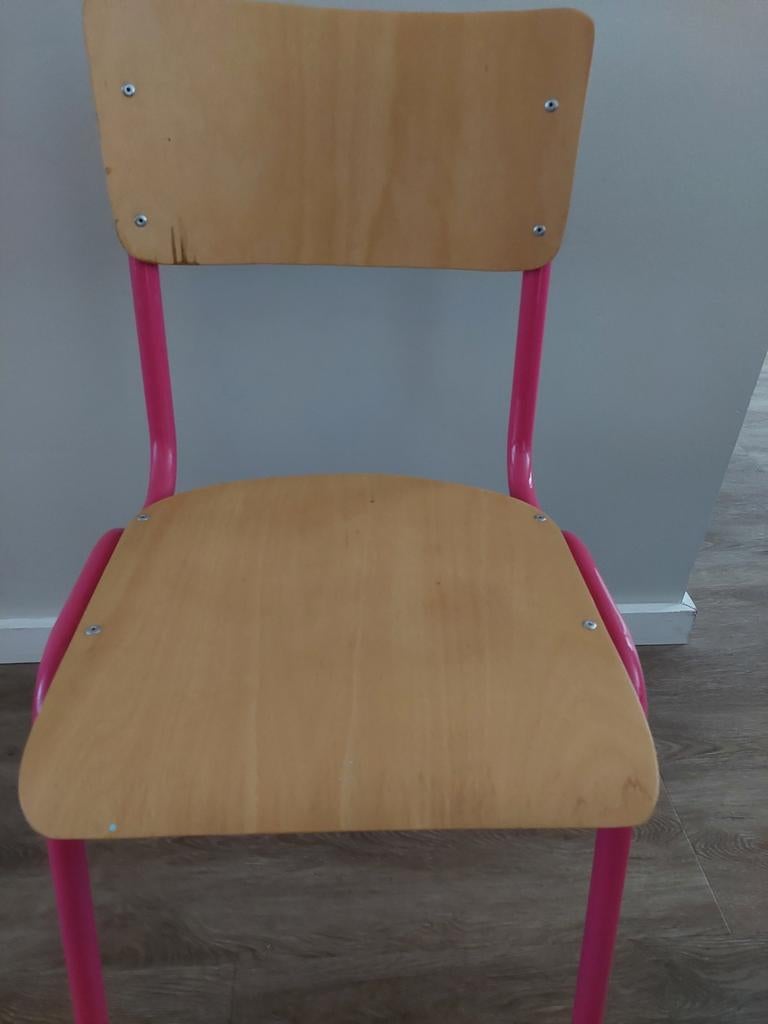 Leuke houten stoel met roze frame, Ophalen, Stoel(en)