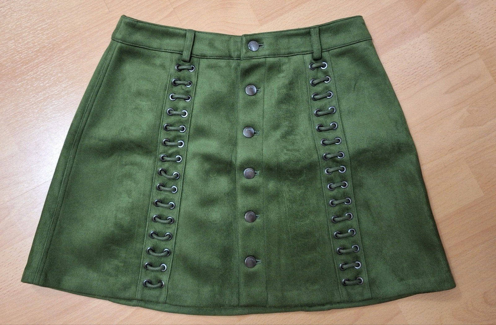 NIKKIE rok, mt 38, khaki groen fluweelzacht, gevoerd, Kleding | Dames, Maat 38/40 (M), Ophalen of Verzenden, Zo goed als nieuw