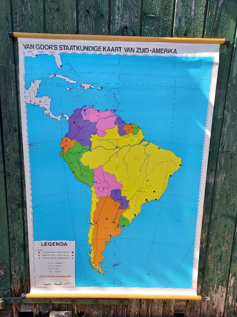 Schoolkaart, staatkundige kaart van Zuid-Amerika., Antiek en Kunst, Ophalen of Verzenden, Aardrijkskunde