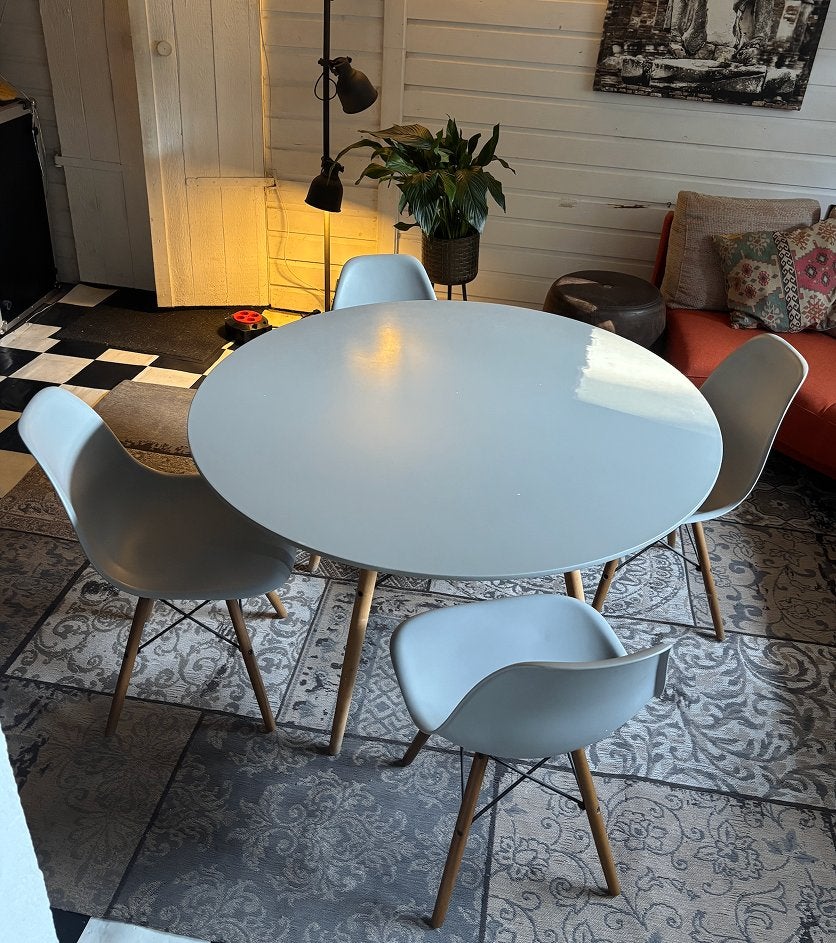 Ronde eettafel met 4 stoelen – lichtgrijs, Gebruikt, Rond, Vier personen, Ophalen