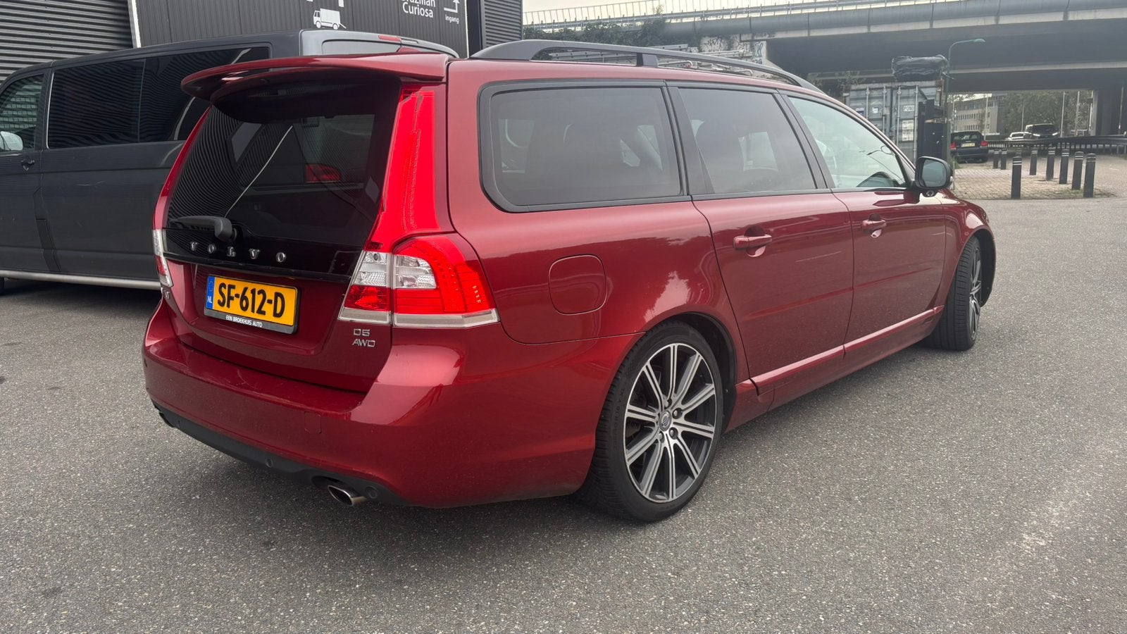 Volvo V70 2.4 D5 2014 Rood AWD dealer onderhouden, Auto's, Automaat, Euro 5, Zwart, Diesel