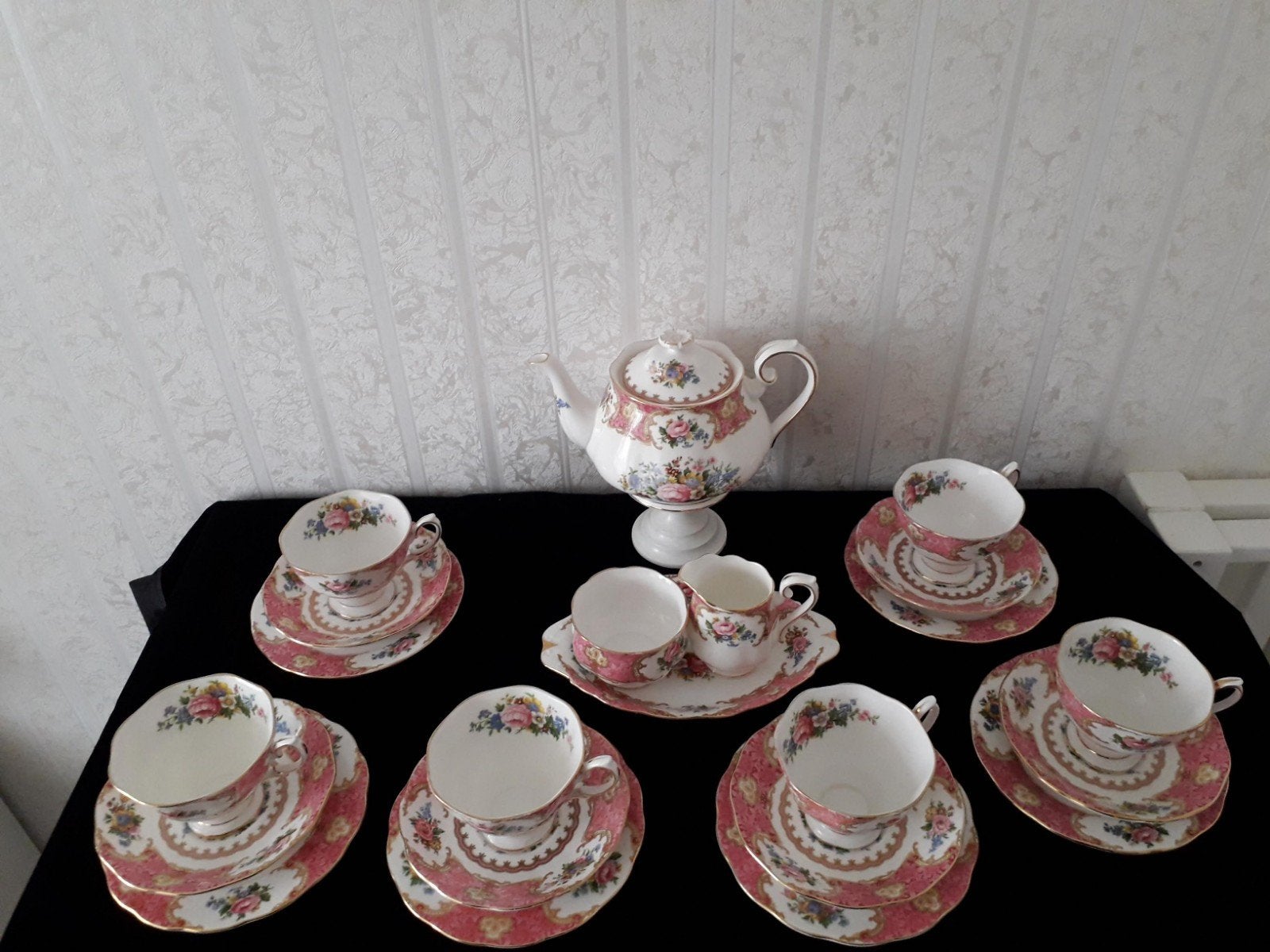 Royal Albert lady carlyle thee servies, Ophalen of Verzenden