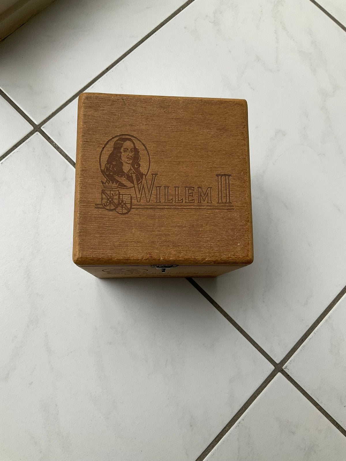Vintage rookartikelen: tabaksdoos, sigarenkisten, Verzamelen, Rookartikelen, Aanstekers en Luciferdoosjes, Ophalen, Gebruikt, Tabaksdoos of Verpakking