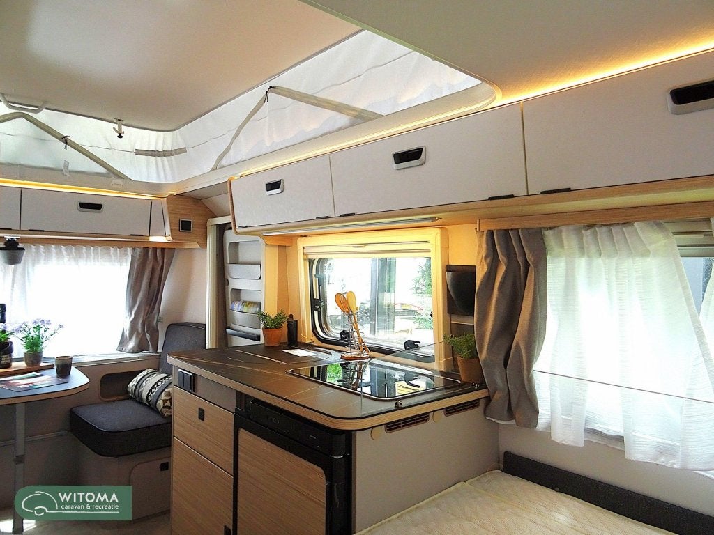 Eriba Triton Silver Edition 430 nieuwste uitvoering !, Caravans en Kamperen, Caravans, Tot en met 3, Schokbreker, 4 tot 5 meter
