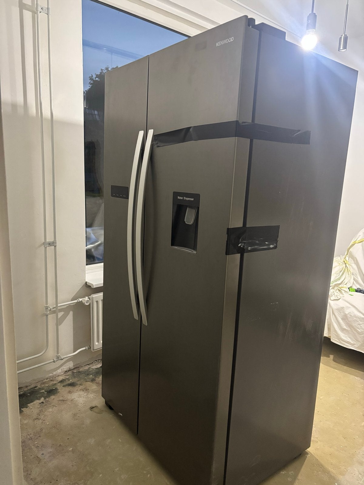 Foto 2 van Kenwood koelkast met vriezer en waterdispenser