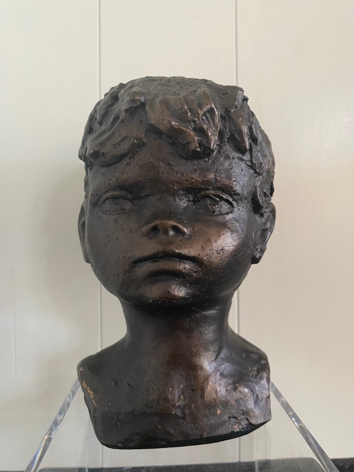 Buste van een jongen - Bronskleurig!, Minder dan 20 cm, Buste, Ophalen of Verzenden, Composieten