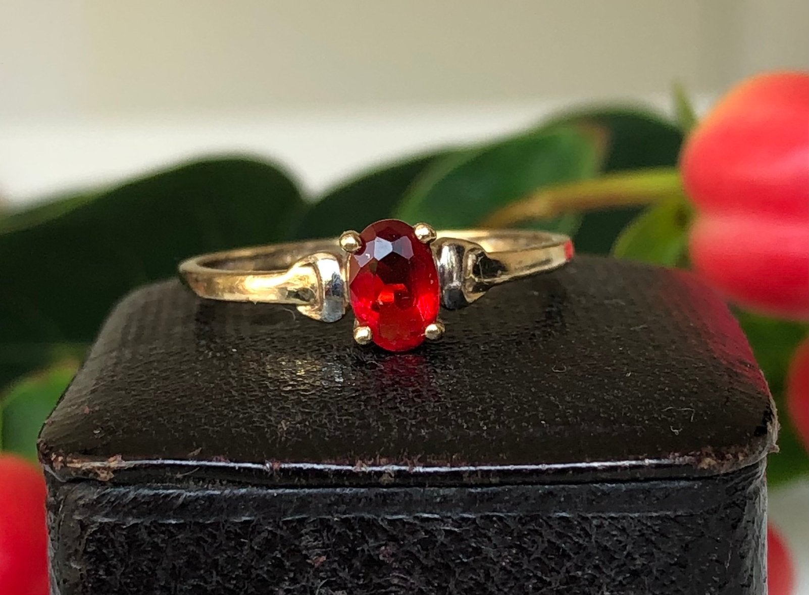 Gouden vintage ring granaat maat 17 3/4, Ophalen of Verzenden, Zo goed als nieuw, 17 tot 18, Met edelsteen