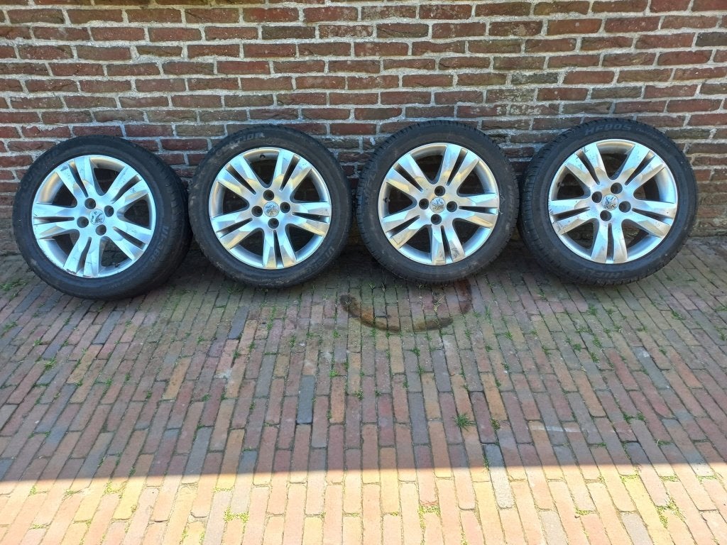 Peugeot 5008 17 inch met banden, Auto-onderdelen, Ophalen, Banden en Velgen, 17 inch, Personenwagen