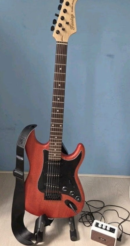 elecktrische gitaar met toebehoren, Met versterker, Zo goed als nieuw, Solid body, Ophalen