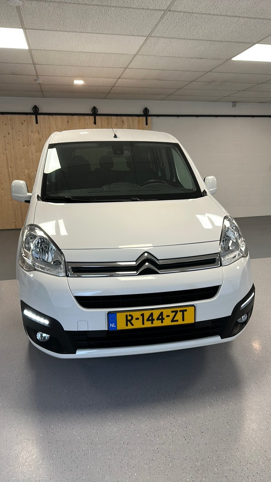 Citroën Berlingo 1.2 Puretech 110pk S&S 2018 Wit, Auto's, Voorwielaandrijving, Stof, Wit, Handgeschakeld