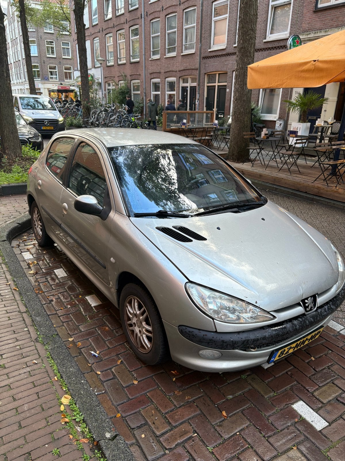 Peugeot 206 1.6 16V 5D 2004 Grijs, Voorwielaandrijving, 40 €/maand, 4 cilinders, Origineel Nederlands