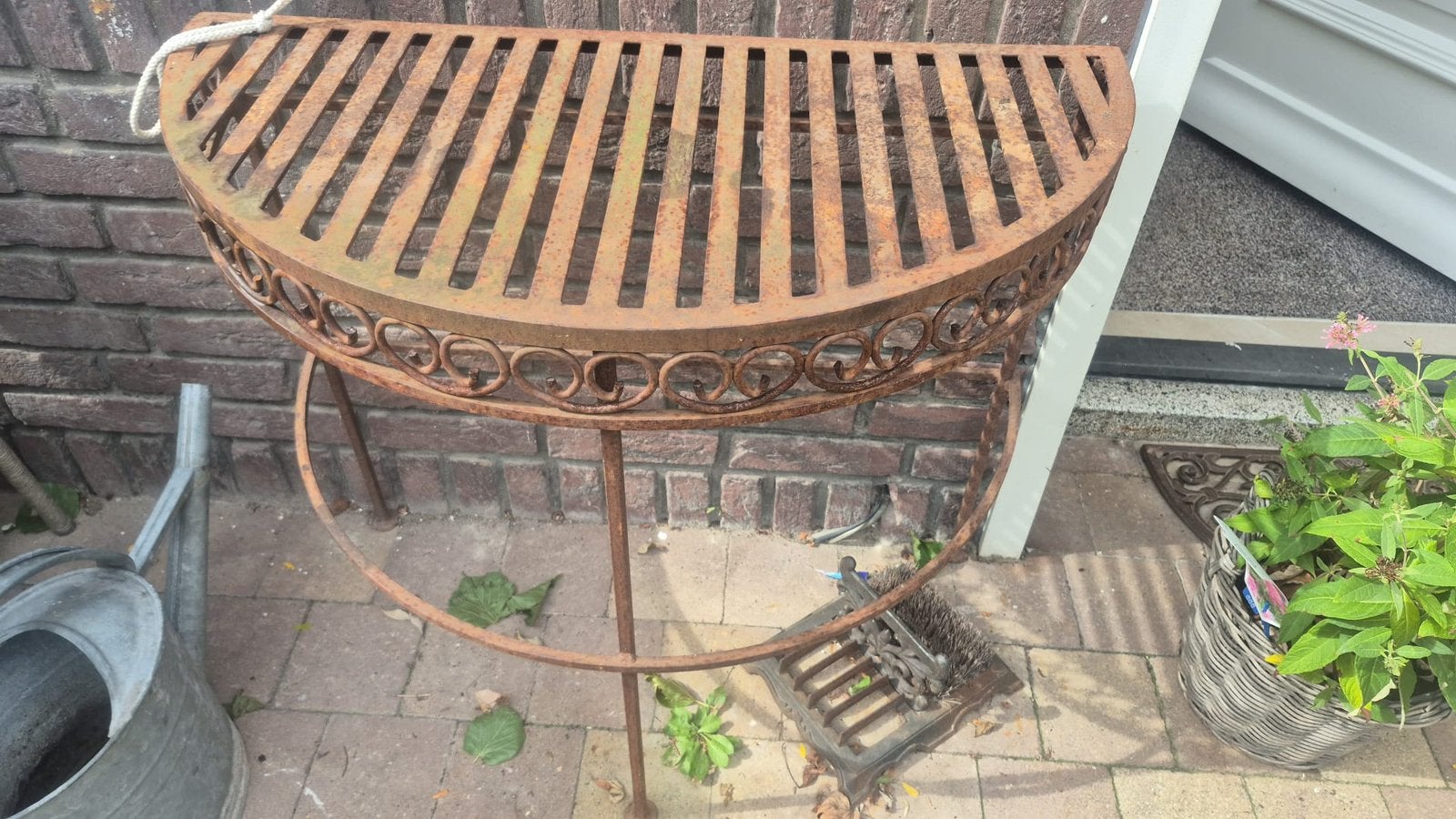 Smeedijzeren bijzet tafel tuin tafel, Ophalen of Verzenden, Zo goed als nieuw, Rond, Metaal