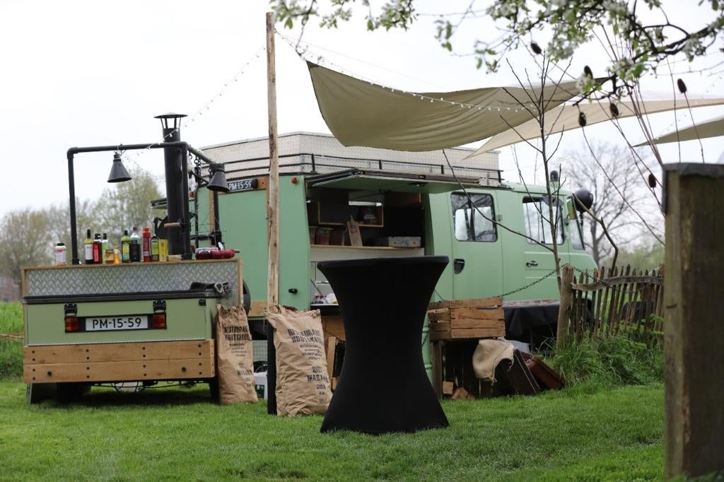 Verkoop Foodtruck Vuur en Vlam - Exclusieve BBQ, 4 cilinders, Overige bekleding, 2670 kg, 2172 cc