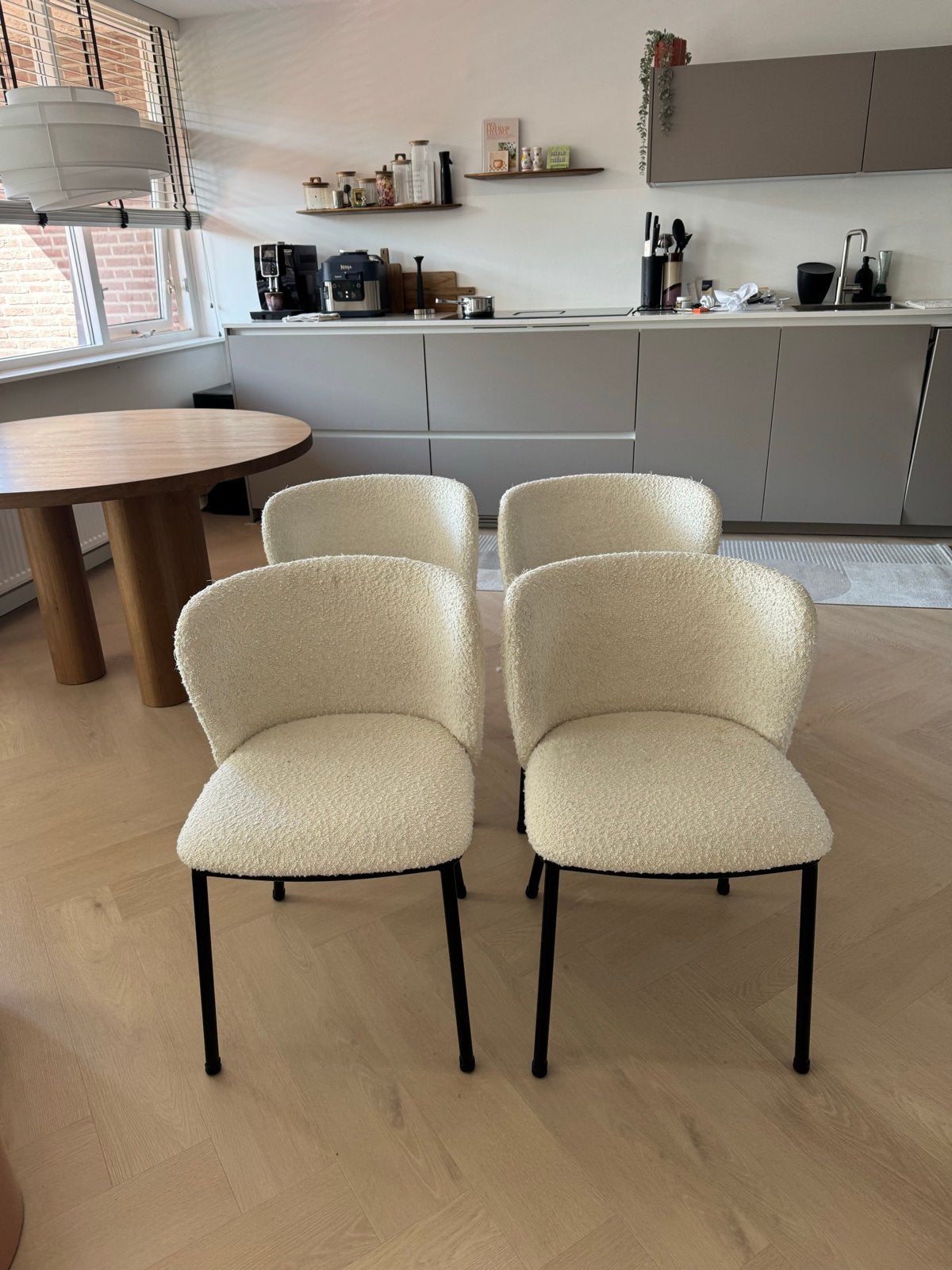 Set van 4 Kave Home stoelen - Bouclé stof, Ophalen, Wit, Zo goed als nieuw, Stof