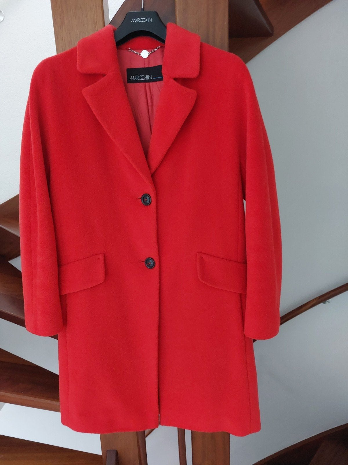 MARCCAIN. NIEUWE RODE JAS.  MAAT 2, Ophalen of Verzenden, Nieuw, Maat 38/40 (M), Rood