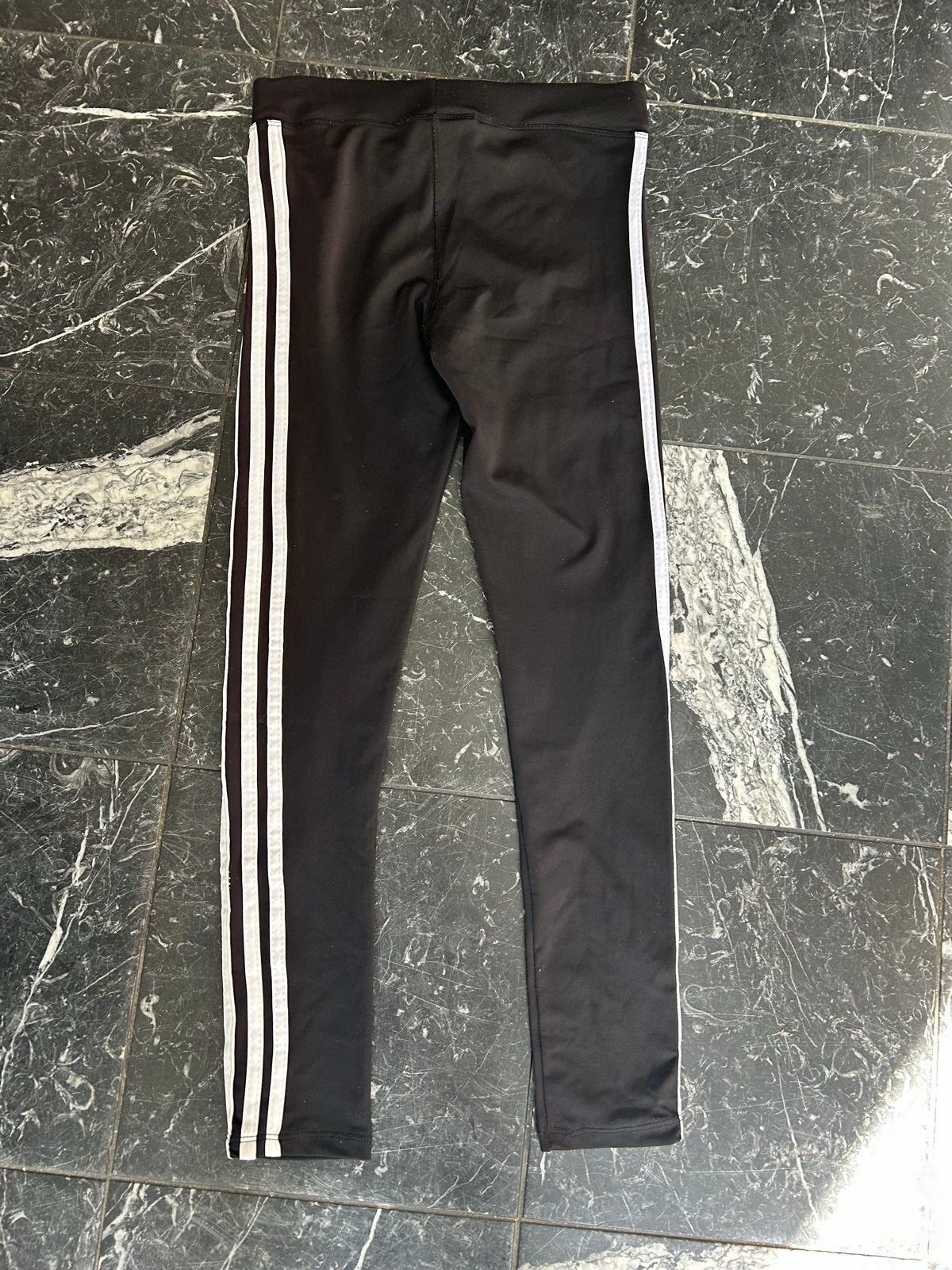 Adidas Legging Zwart met Witte Strepen, Kleding | Dames, Leggings, Maillots en Panty's, Ophalen of Verzenden, Zo goed als nieuw