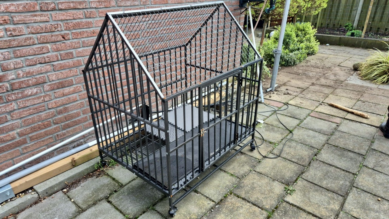 Te Koop honden bench, Ophalen of Verzenden, Zo goed als nieuw