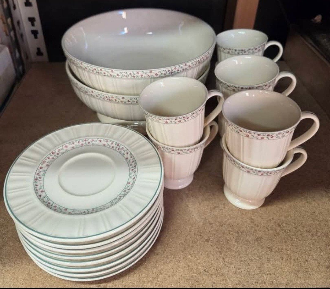 Queen's Garden Servies - Kopjes, schotels en kommen, Gebruikt, Overige merken, Ophalen of Verzenden, Kom(men)