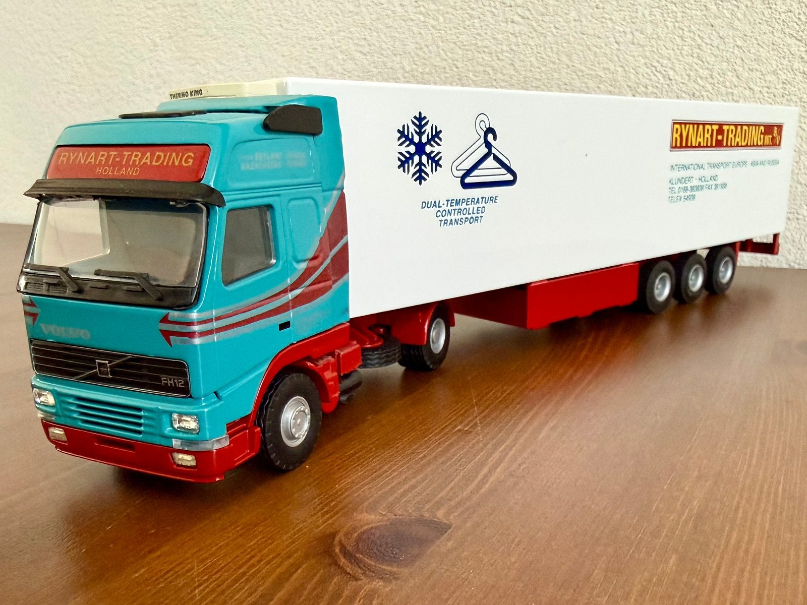 Lion Car / TemaToys- Rynart Trading, Volvo FH Globetrotter, Hobby en Vrije tijd, Ophalen of Verzenden, Zo goed als nieuw, Bus of Vrachtwagen