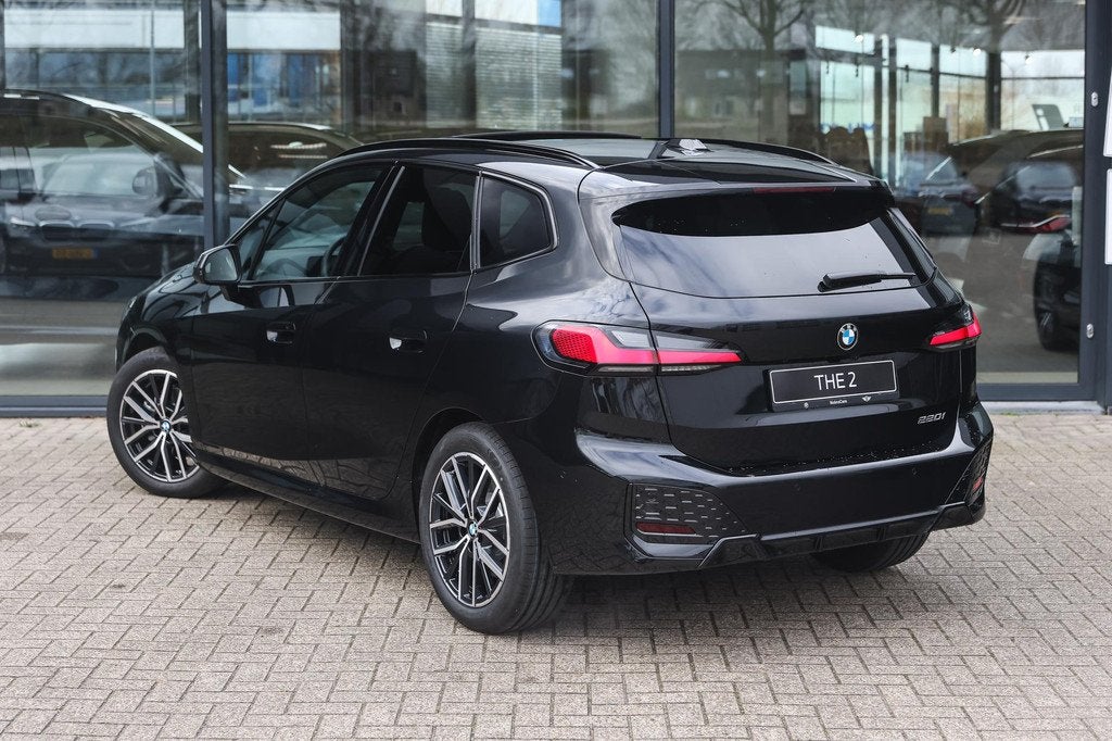 BMW 2 Serie Active Tourer 220i M Sport Automaat / Panoramada, Zwart, 156 pk, Zwart, Leder