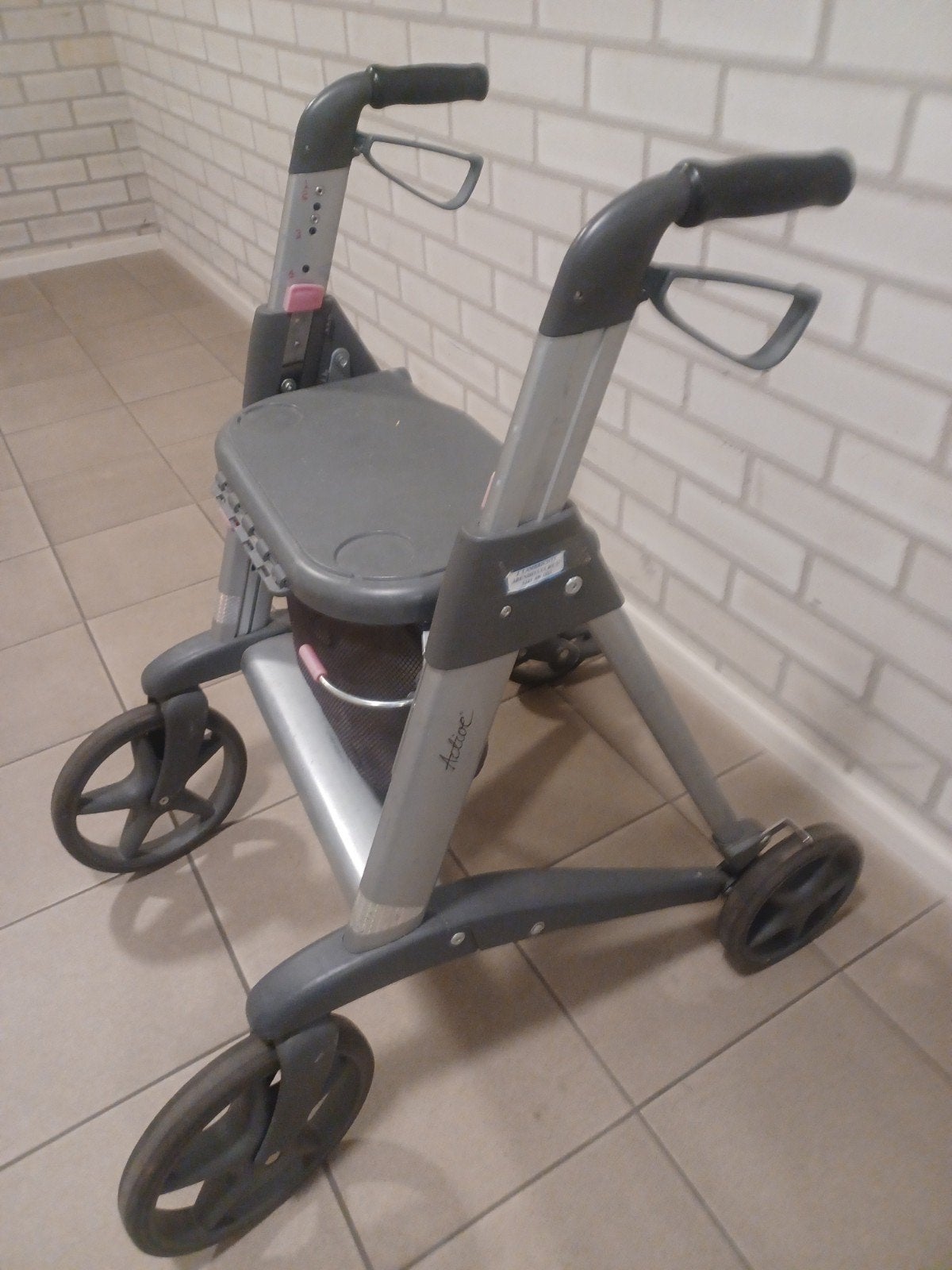 Rollator opklapbaar met mandje en zitplaats kleur grijs, Ophalen of Verzenden