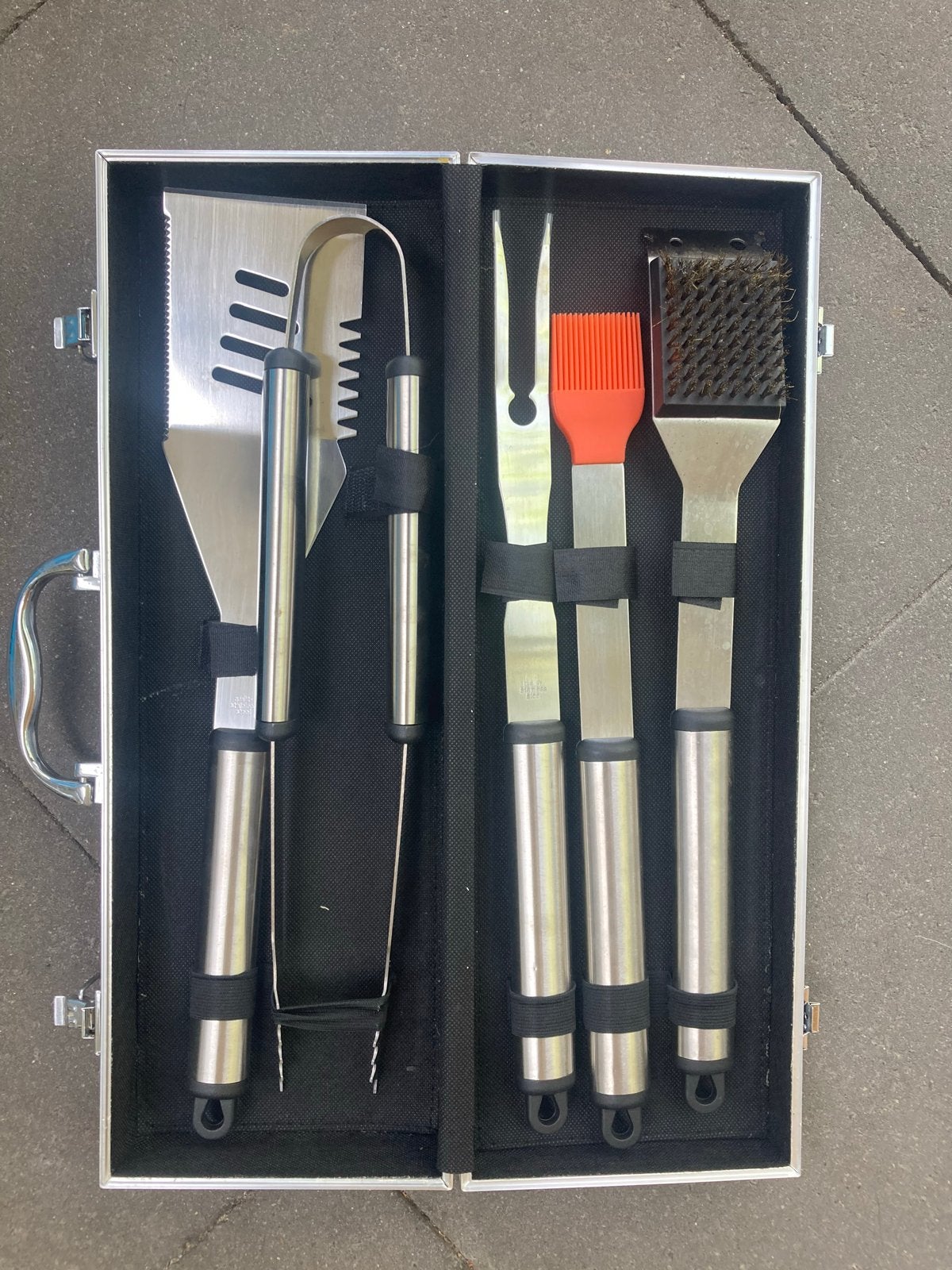 BBQ Gereedschap Set in Aluminium Koffer ( nieuw!! ), Ophalen of Verzenden, Nieuw