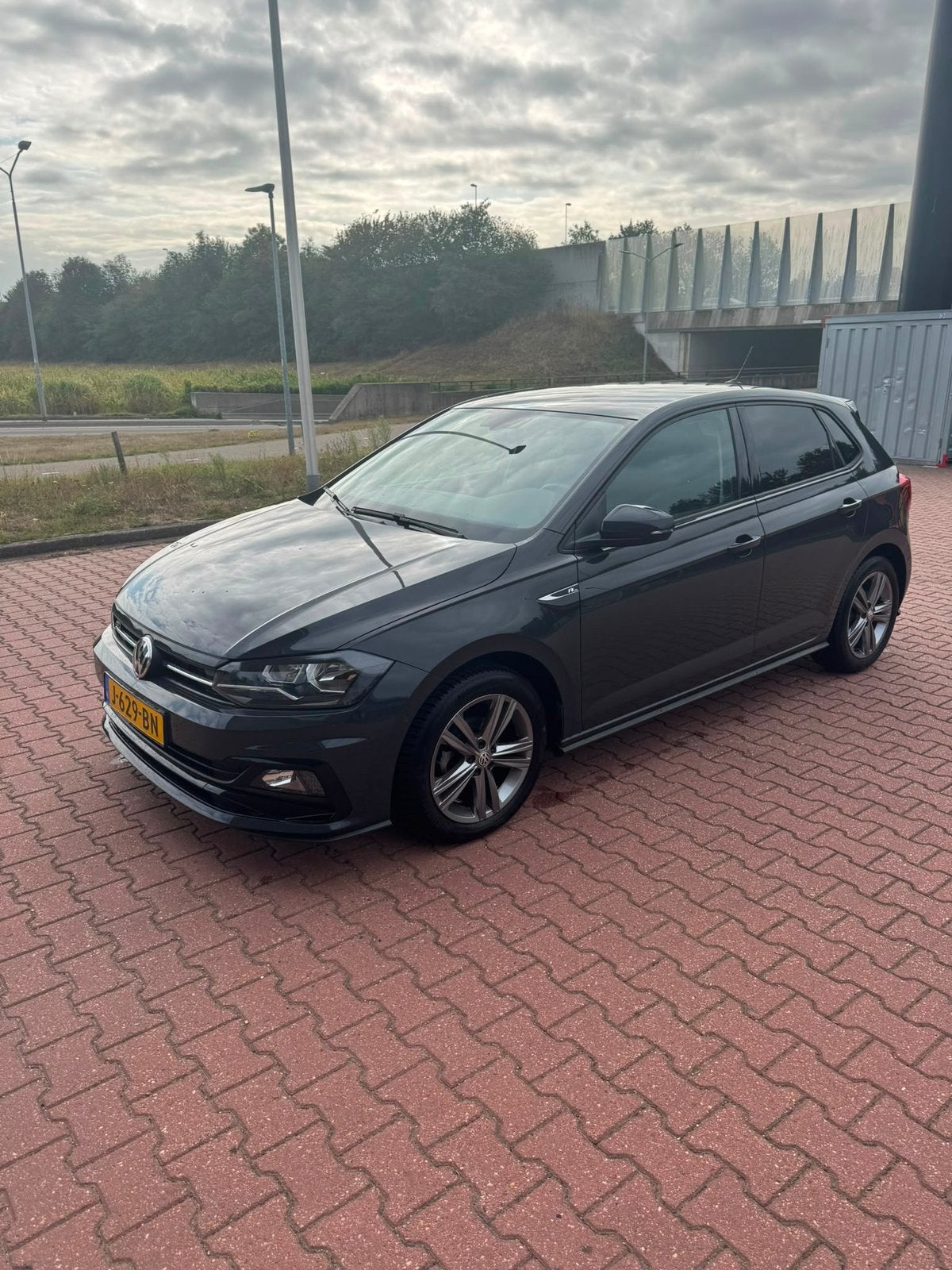 Volkswagen Polo 1.0 TSI R-line 95pk 2020 Urano Grey, Voorwielaandrijving, Stof, Zwart, 95 pk