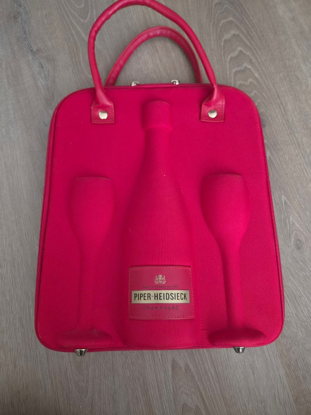 Piper-Heidsieck Champagne Koeltas - Rood (zonder inhoud), Ophalen of Verzenden, Zo goed als nieuw