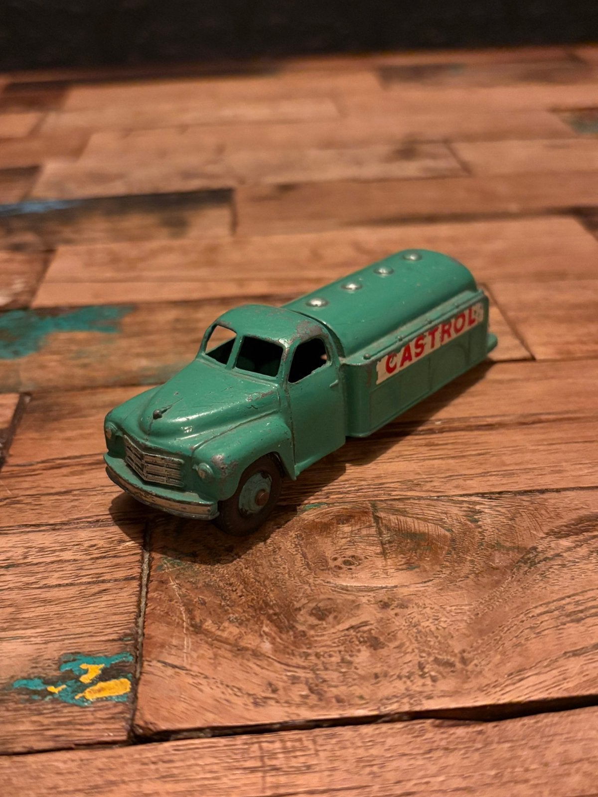 Dinky Toys 30p Castrol Tanker (1952-1953) Vroege uitvoering, Ophalen of Verzenden, Zo goed als nieuw, Bus of Vrachtwagen
