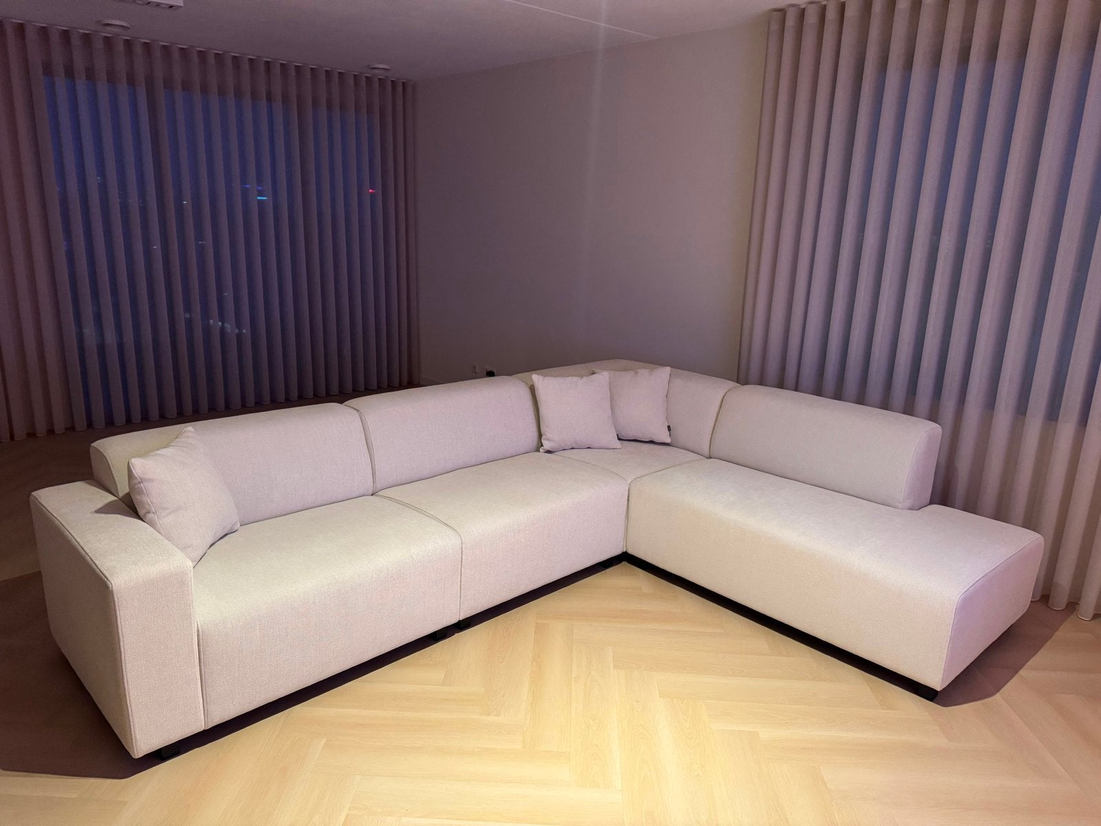 Moderne Hoekbank - Comfortabel en Stijlvol 3 weken oud, Huis en Inrichting, Ophalen, Hoekbank, 300 cm of meer, Zo goed als nieuw