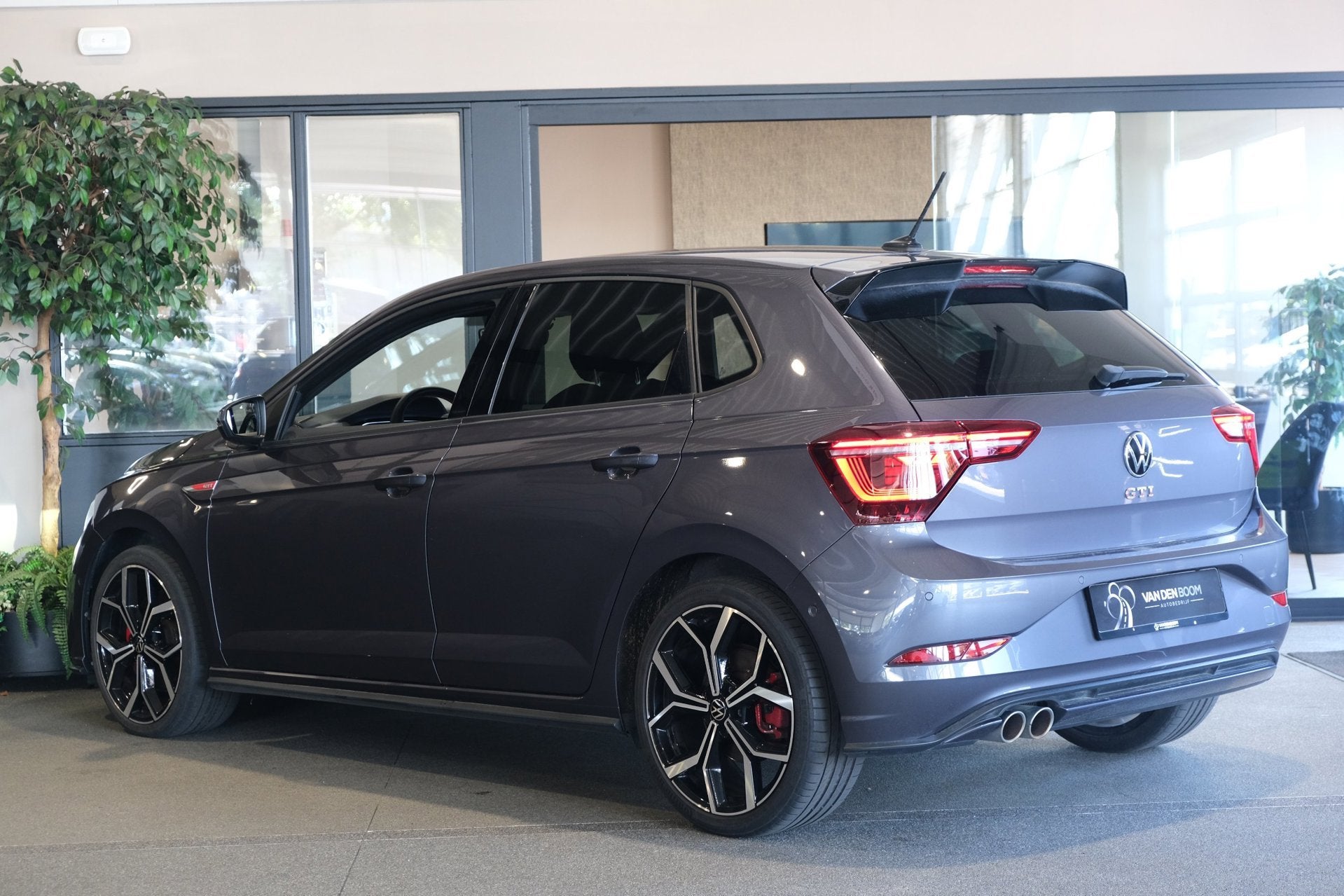 Foto 2 van Volkswagen Polo 2.0 TSI GTI 207PK DSG Facelift IQ Matrix Cam