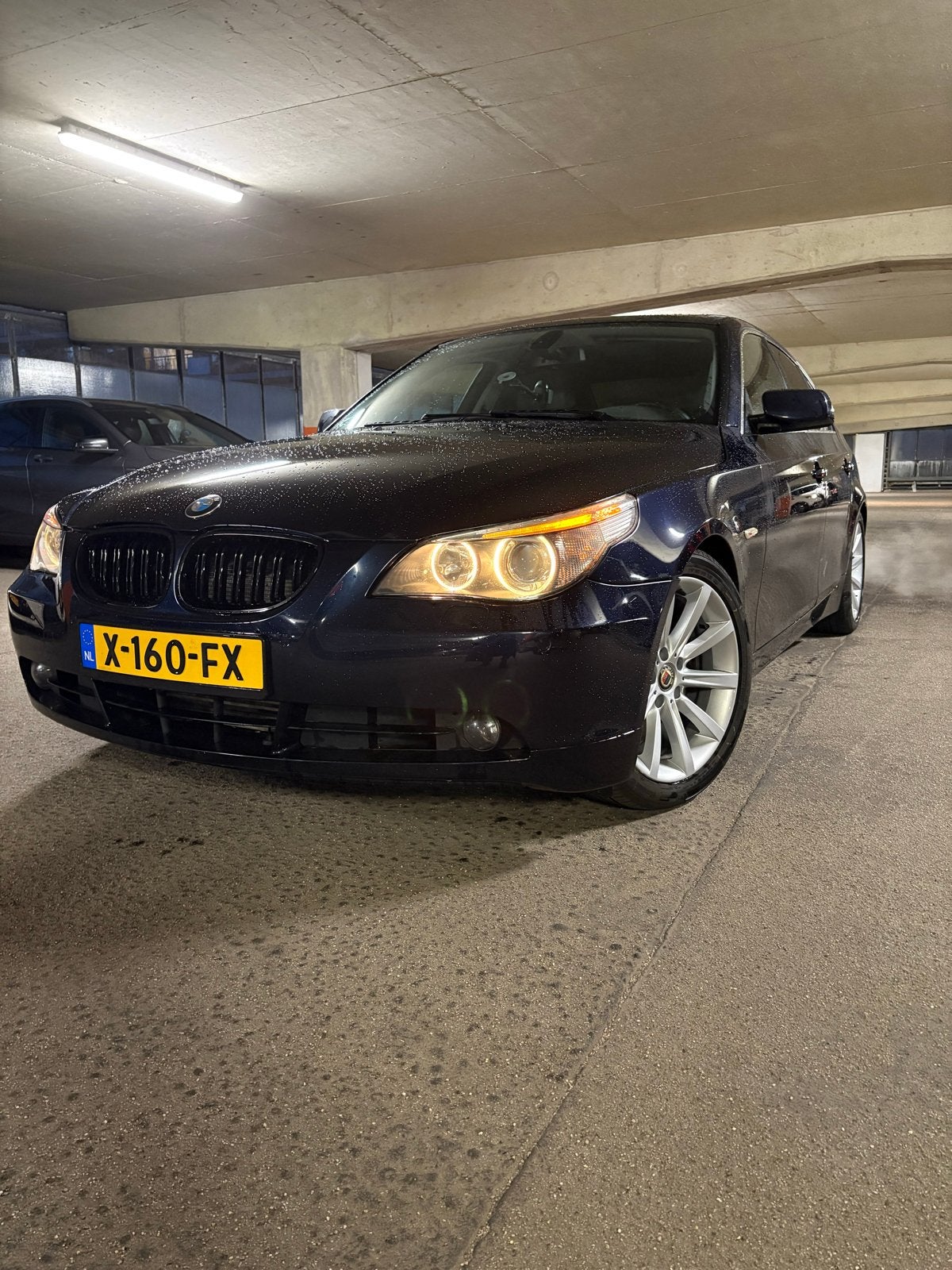 BMW 550 i, 1610 kg, 2000 kg, Blauw, 4398 cc