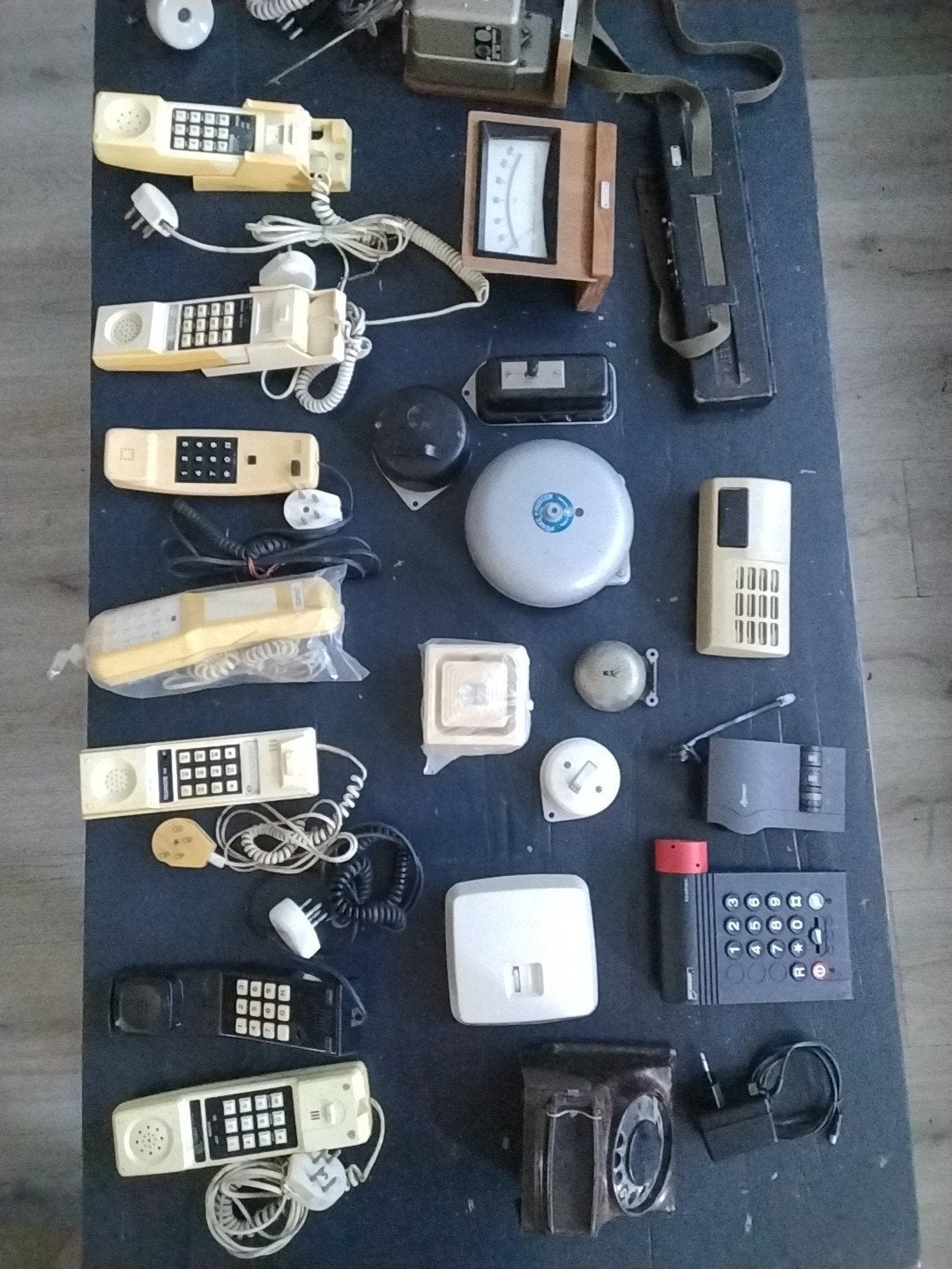 Partij vintage telefoons en telefoonaccessoires, Ophalen of Verzenden, Gebruikt, 4 handsets of meer