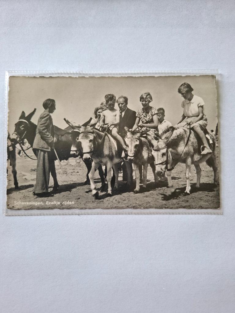 Oude Ansichtkaart Scheveningen Ezeltje rijden 1955, Ophalen of Verzenden, 1940 tot 1960, Gelopen, Zuid-Holland