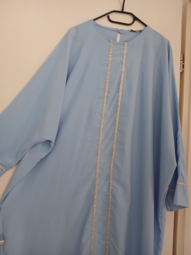 Luxe Kaftan/Kandora - Lichtblauw met Zilveren Details, Maat 38/40 (M), Blauw, Nieuw, Ophalen of Verzenden