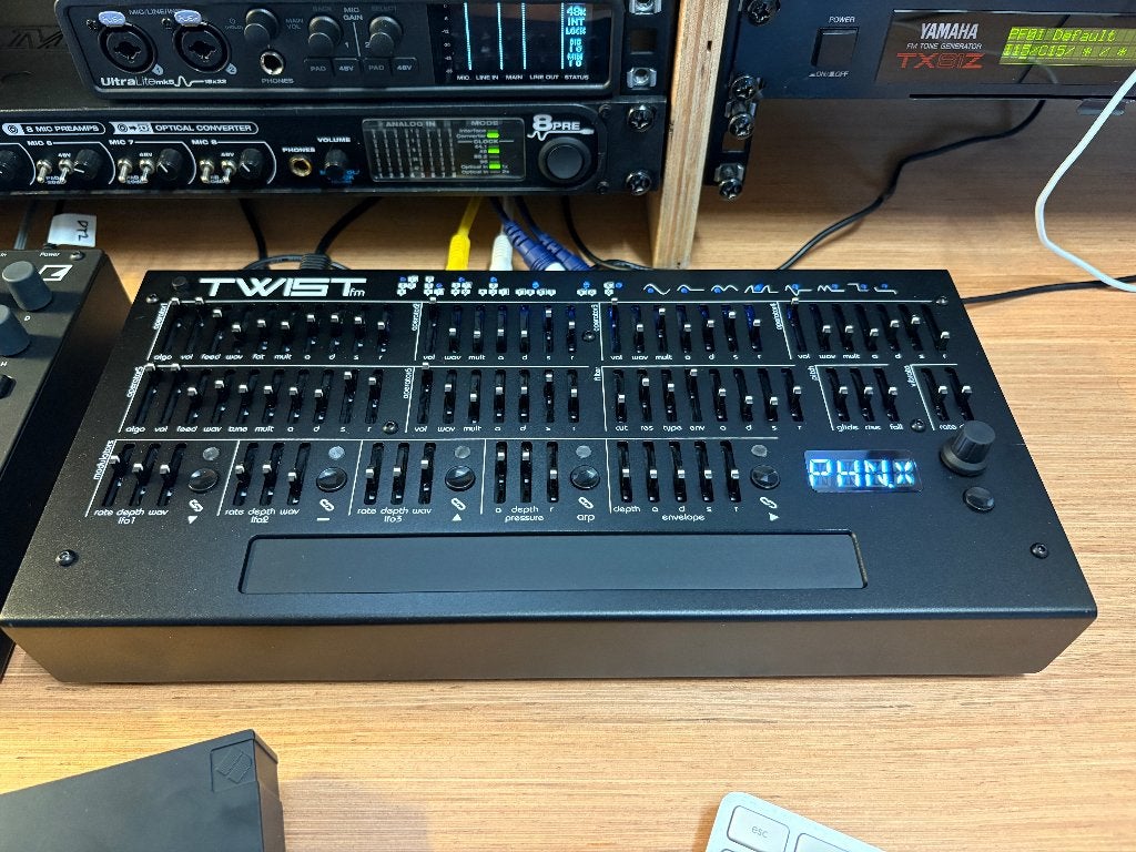 TwistFM synthesizer, Overige merken, Nieuw, Met midi-aansluiting, Overige aantallen